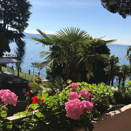 La Rosa Del Garda Apartment *
